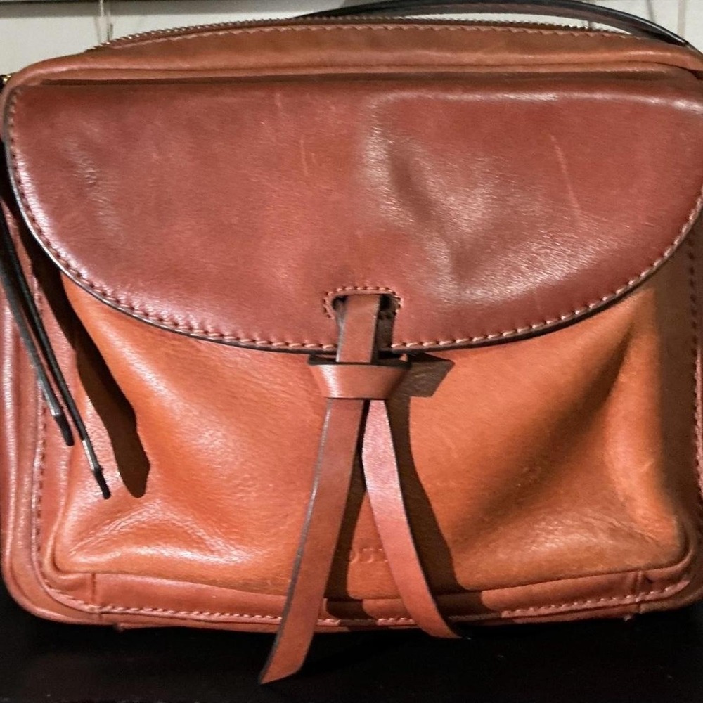 Fossil Leather Saddle Crossbody Bag in a two-tone Cognac / Brown colorway